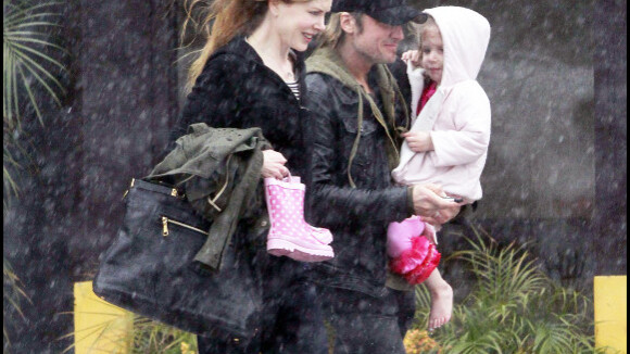 Nicole Kidman : Même sous la pluie, sa petite Sunday Rose est une va-nu-pieds !