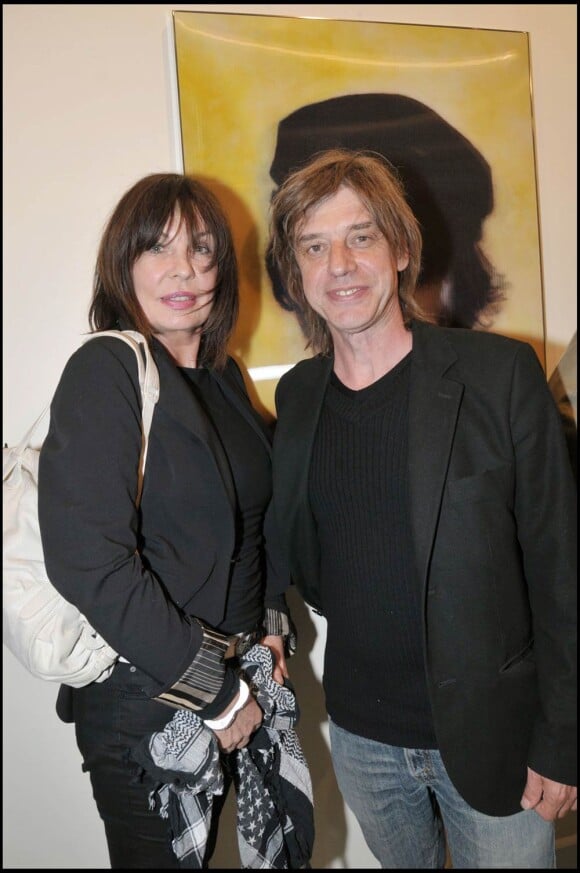 Jean-Louis Aubert et France (photo : ensemble à une exposition d'Ara Starck en mai 2008), sa compagne depuis une trentaine d'années, mère de leur fils Arthur, se sont pacsés à Saint-Germain-en-Laye le 29 mars 2011.