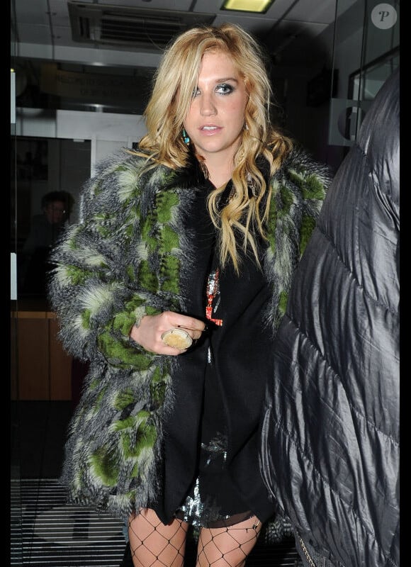 Kesha arrive aux Studios de la BBC Radio 1, à Londres, en décembre 2010.