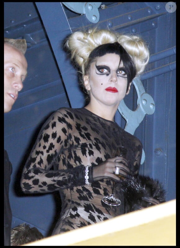 Lady Gaga, à Paris, en mars 2011, à l'occasion du défilé Thierry Mugler.