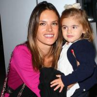 Alessandra Ambrosio : Sa fille Anja lui vole la vedette et joue déjà au top !