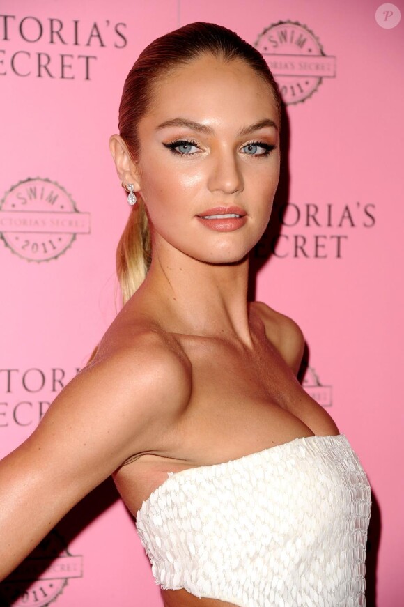 Candice Swanepoel lors de la soirée Victoria's Secret en mars 2011 avec un corps de plus en plus mince