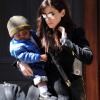 Sandra Bullock et son fils Louis, quinze mois, dans les rues de New York, mardi 29 mars 2011.