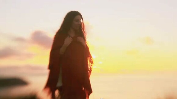 Maroon 5 : "Runaway", un clip étonnant qui surfe sur la beauté du monde...