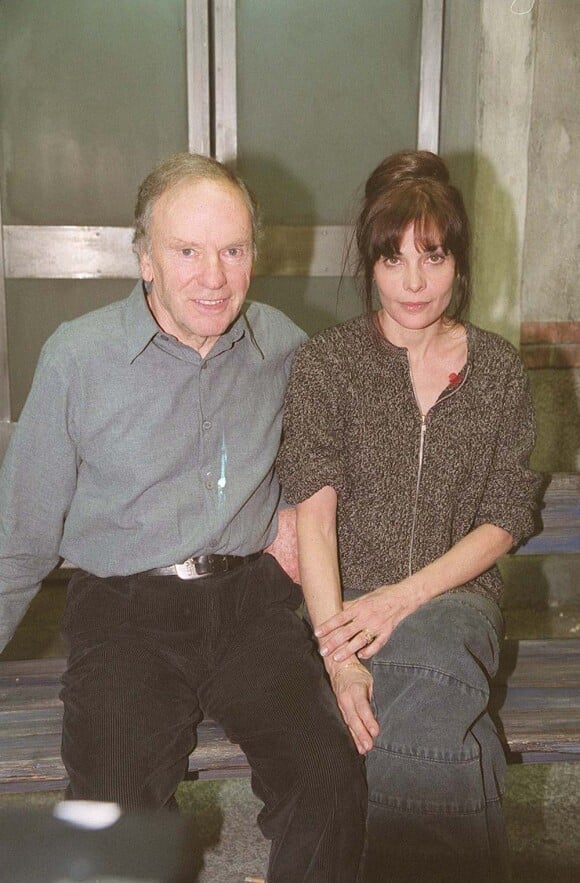 Marie Trintignant et son père Jean-Louis, à Paris, le 23 janvier 2001.