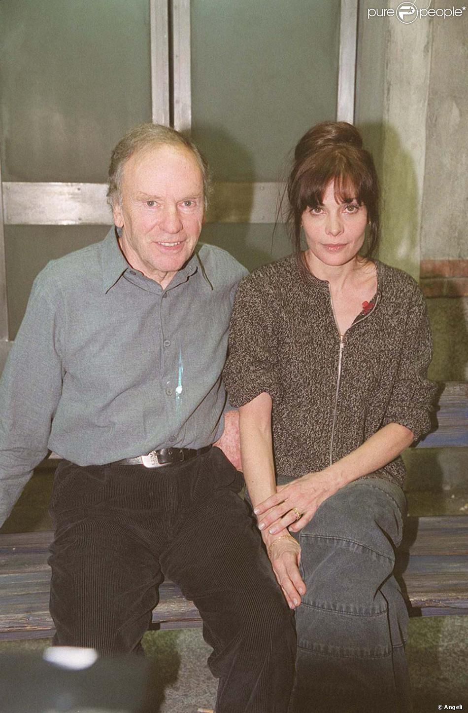 Marie Trintignant et son père Jean-Louis, à Paris, le 23 janvier 2001