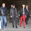 Johnny Hallyday et Laeticia à l'aéroport de Paris en partance pour Los Angeles, le 31 mars 2011.
 