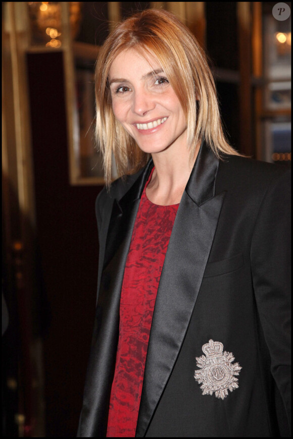 Clotilde Courau lors d'une des dernières représentations du spectacle de Jérôme Commandeur au Casino de Paris, le 9 avril 2011