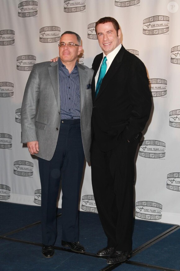 John Travolta et John Gotti Jr lors de la conférence de presse pour Gotti : Three Generations à New York le 12 avril 2011