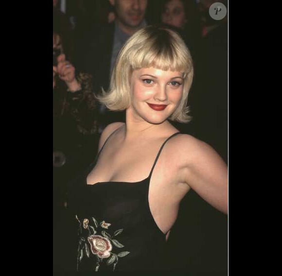 Drew Barrymore à la première de Wedding Singer à New York en février 1998