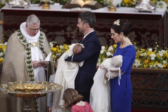 Le 14 avril 2011, le prince Frederik et la princesse Mary de Danemark ont fait baptiser leurs jumeaux Vincent et Joséphine à l'église protestante d'Holmen, à Copenhague. Les chérubins se prénomment Vincent et Josephine.