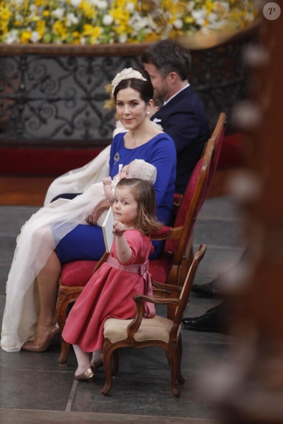 Le 14 avril 2011, le prince Frederik et la princesse Mary de Danemark ont fait baptiser leurs jumeaux, nés en janvier, à l'église protestante d'Holmen, à Copenhague. La princesse Isabella, bientôt 4 ans, s'est montrée très participative.