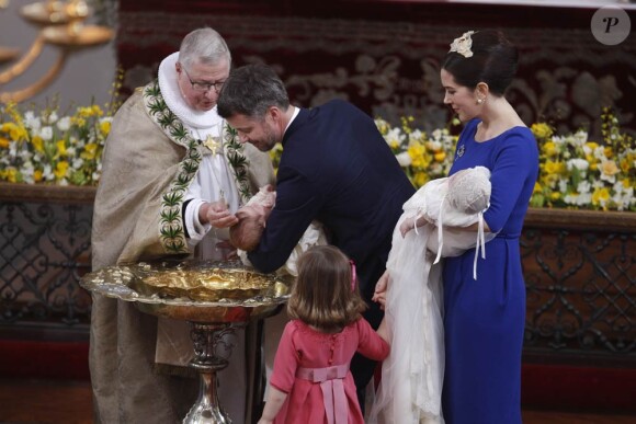 Le 14 avril 2011, le prince Frederik et la princesse Mary de Danemark ont fait baptiser leurs jumeaux nés en janvier, Vincent et Joséphine, à l'église protestante d'Holmen, à Copenhague, par l'évêque Erik Normann Svendsen.