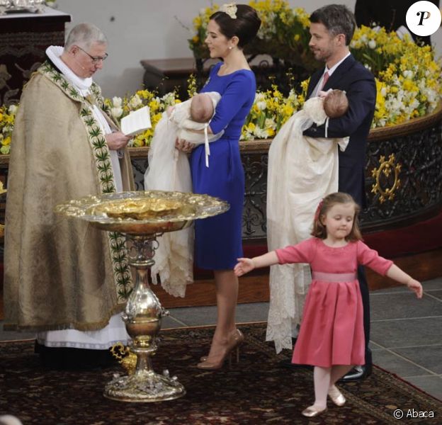 Le 14 avril 2011, le prince Frederik et la princesse Mary de Danemark ont fait baptiser leurs jumeaux, nés en janvier, à l'église protestante d'Holmen, à Copenhague. Le public a alors pu découvrir leurs prénoms : Vincent et Josephine.