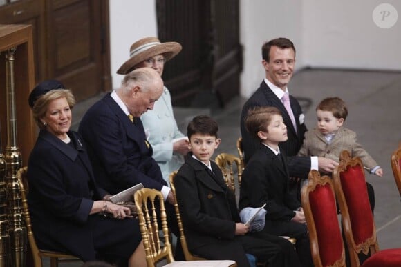 Les princes Felix, Nikolai et Henrik, avec leur père le prince Joachim, le 14 avril 2011, au  baptême de leurs cousins les jumeaux Vincent et Joséphine, à  l'église protestante d'Holmen, à Copenhague. Leur mère Marie est la marraine de Josephine.