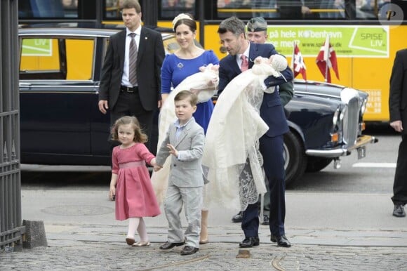 Le baptême des jumeaux du prince Frederik et de la princesse Mary de Danemark, prénommés Vincent et Joséphine, a eu lieu en l'église d'Holmen, à Copenhague, le 14 avril 2011.