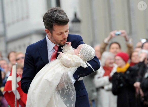 Le baptême des jumeaux du prince Frederik et de la princesse Mary de Danemark, prénommés Vincent et Joséphine, a eu lieu en l'église d'Holmen, à Copenhague, le 14 avril 2011.