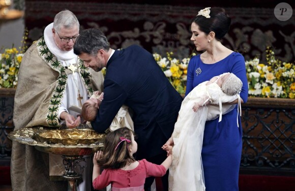 L'église protestante d'Holmen, à Copenhague, accueillait le 14 avril 2011 le baptême des jumeaux du prince Frederik et de la princesse Mary de Danemark, Vincent et Joséphine, célébré par l'évêque Erik Normann Svendsen en présence de 300 personnes.