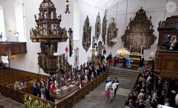L'église protestante d'Holmen, à Copenhague, accueillait le 14 avril 2011 le baptême des jumeaux du prince Frederik et de la princesse Mary de Danemark, Vincent et Joséphine, célébré par l'évêque Erik Normann Svendsen en présence de 300 personnes.