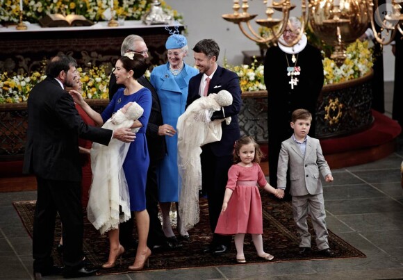 L'église protestante d'Holmen, à Copenhague, accueillait le 14 avril 2011 le baptême des jumeaux du prince Frederik et de la princesse Mary de Danemark, Vincent et Joséphine, célébré par l'évêque Erik Normann Svendsen en présence de 300 personnes.