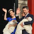 Le 14 avril 2011, la princesse Mary et le prince Frederik de Danemark quittent le palais royal d'Amalienborg avec leurs enfants, Christian et Isabella. Direction l'église d'Holmen, pour le baptême de leurs jumeaux de trois mois, Vincent et Joséphine.