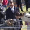 La princesse Victoria de Suède et son mari le prince Daniel en visite sur l'île de Gotland, le 15 avril 2011. Sur les lieux où vécut le physicien Christopher Polhem, l'héritière au trône a flirté avec l'emblème régional...