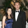 Jude Law lors du festival de Cannes en 2007, avec sa partenaire Norah Jones