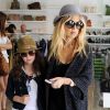 Rachel Zoe fait du shopping... La styliste des stars a flâné dans les allées de Kitson sur Robertson Boulevard in LA. Los Angeles, 19 avril 2011