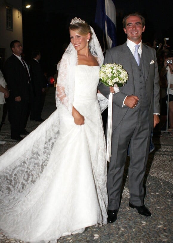 Les jeunes époux Tatiana et Nikolaos de Grèce ont l'air aux anges. Grèce, 25 août 2010