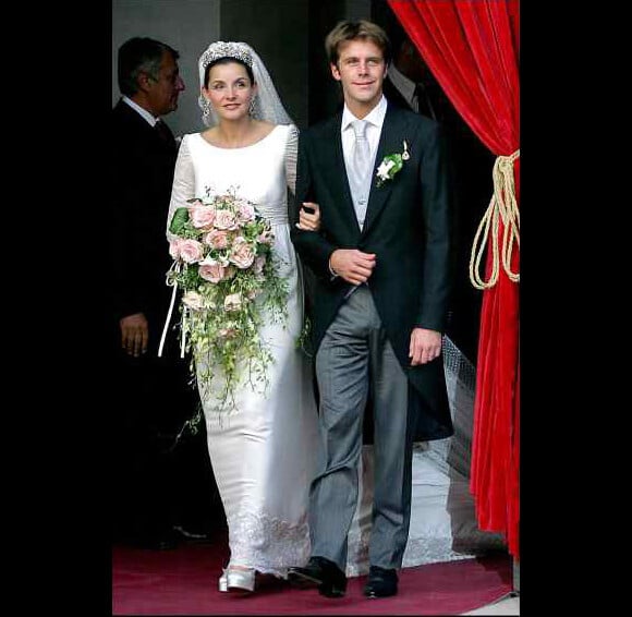 Radieuse, Clotilde Courau savoure ce jour inoubliable au bras de son  mari, le prince Emanuele Filibert  de Savoie. Rome, 25 septembre 2003