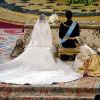 En épousant Felipe d'Espagne, la belle Letizia embrasse le destin de future reine consort du pays. Madrid, 22 mai 2004