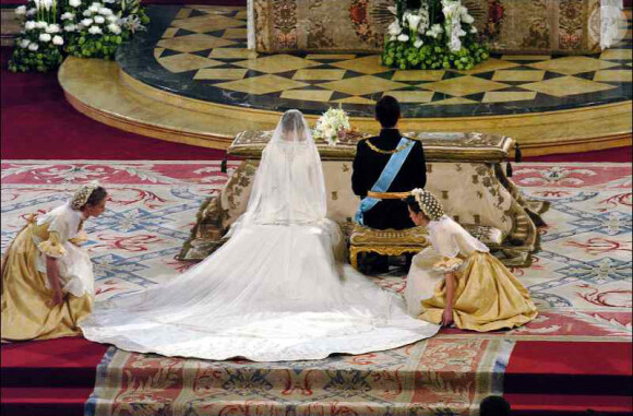 En épousant Felipe d'Espagne, la belle Letizia embrasse le destin de future reine consort du pays. Madrid, 22 mai 2004
