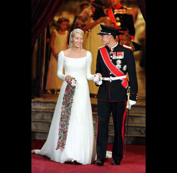 Mette Marit épouse le prince Haakon de Norvège le 25 août 2001. Oslo, 25 août 2000