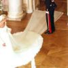 Resplendissante, la belle Mette-Marit de Norvège porte une magnifique robe de mariée. Oslo, 25 août 2000