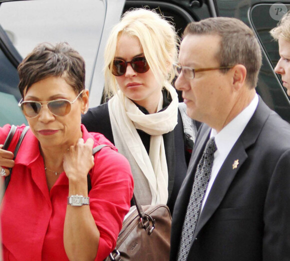 Lindsay Lohan ne fait pas la fière en arrivant au tribunal à Los Angeles le 22 avril 2011