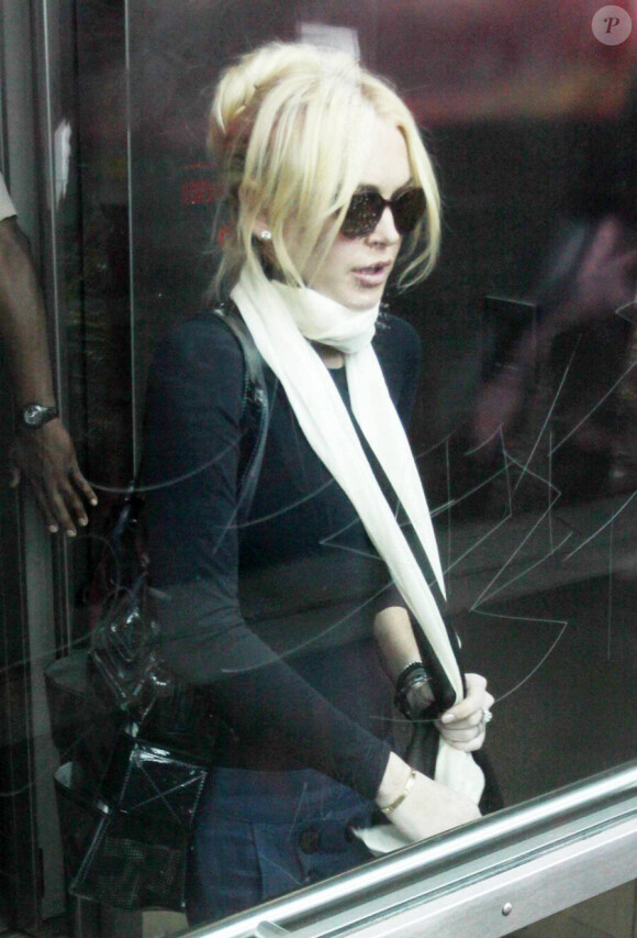 Encore une mauvaise passe pour Lindsay Lohan arrivant au tribunal à Los Angeles le 22 avril 2011