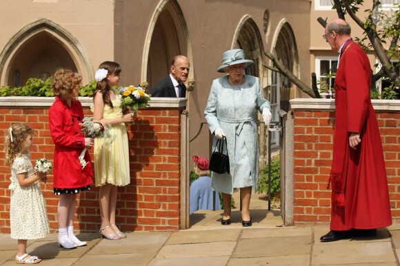 Dimanche 24 avril, la reine Elizabeth II, son époux le duc d'Edimbourg et quelques membres de la famille royale assistaient à la messe de Pâques donnée en la chapelle Saint-George à Windsor.