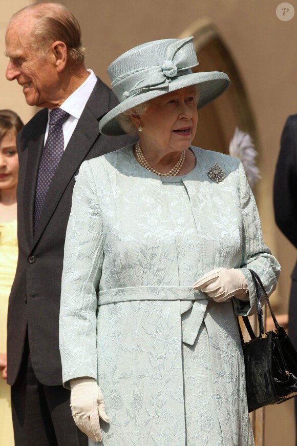 Dimanche 24 avril, la reine Elizabeth II, son époux le duc d'Edimbourg et quelques membres de la famille royale assistaient à la messe de Pâques donnée en la chapelle Saint-George à Windsor.