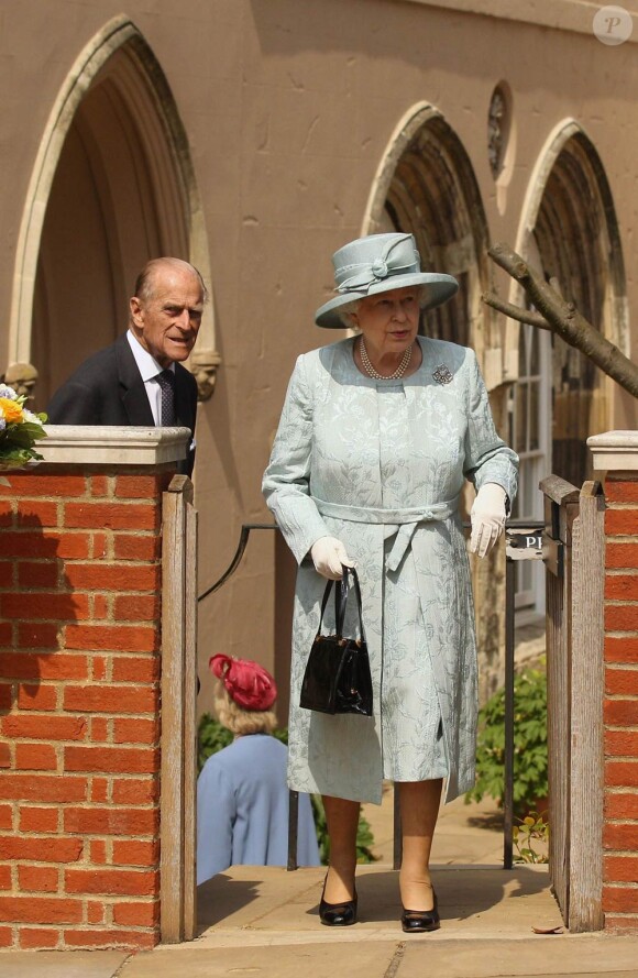 Dimanche 24 avril, la reine Elizabeth II, son époux le duc d'Edimbourg et quelques membres de la famille royale assistaient à la messe de Pâques donnée en la chapelle Saint-George à Windsor.