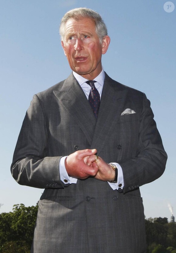Mercredi 27 avril 2011, le prince Charles observait les rénovations de Dumfries House, en Ecosse, qu'il a rachetée en 2007 pour l'ouvrir au public.