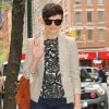 Jean slim et petite veste beige... Un look hyper trendy pour l'actrice américaine Ginnifer Goodwin. New York, 28 avril 2011 