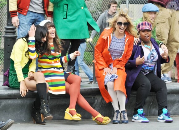 Le casting de la série Glee tourne une scène au Washington Square Park, à New York, vendredi 29 avril.