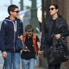 Jennifer Connelly avec ses deux fils Kai et Stellan à New York le 27 avril 2011, retour d'école tranquille