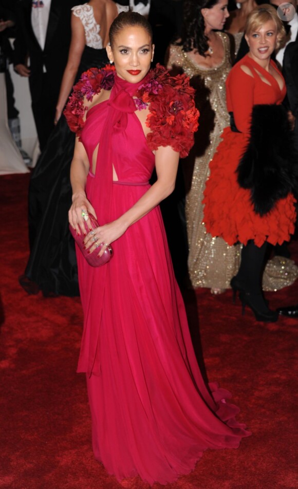 Jennifer Lopez est juste resplendissante à la soirée très mode du MET Ball. New York, 2 mai 2011