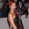 Rihanna refait son show avec une robe transparente... Tellement sexy ! New York, 2 mai 2011