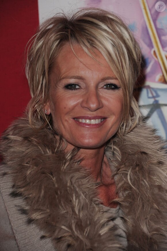 Sophie Davant s'apprête à assister à une représentation du 19e Festival du Cirque international, à Massy, près de Paris, en janvier 2011.