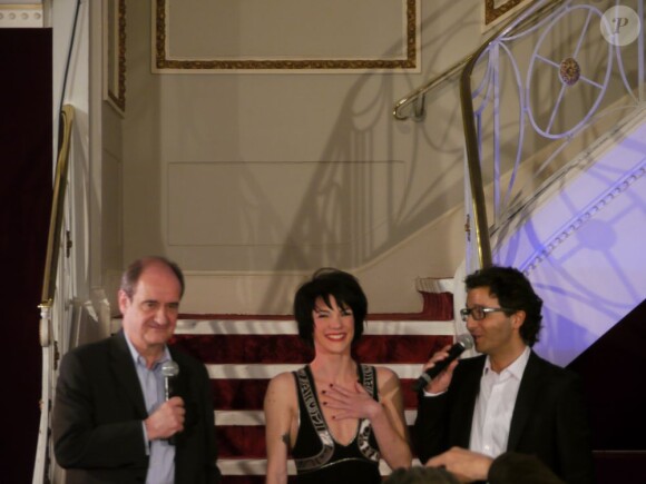 Claire Pérot, Pierre Lescure et Laurent Bentata, en plein fou rire ce 5 mai 2011 au Théâtre Marigny