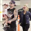 Joel Madden et Nicole Richie ont emmené leur petit garçon Sparroww dans le quartier de Studio City à Los Angeles le 5 mai 2011.