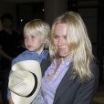 Maman comblée, Naomi Watts profite au maximum de ses deux fils. Ici avec Samuel. Los Angeles, 31 mars 2011  