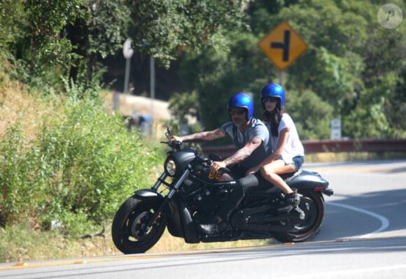 Christian Audigier en balade romatique en moto avec sa nouvelle petite amie Nathalie Sorensen, dans les canyons de Topanga, en Californie, le 4 mai 2011